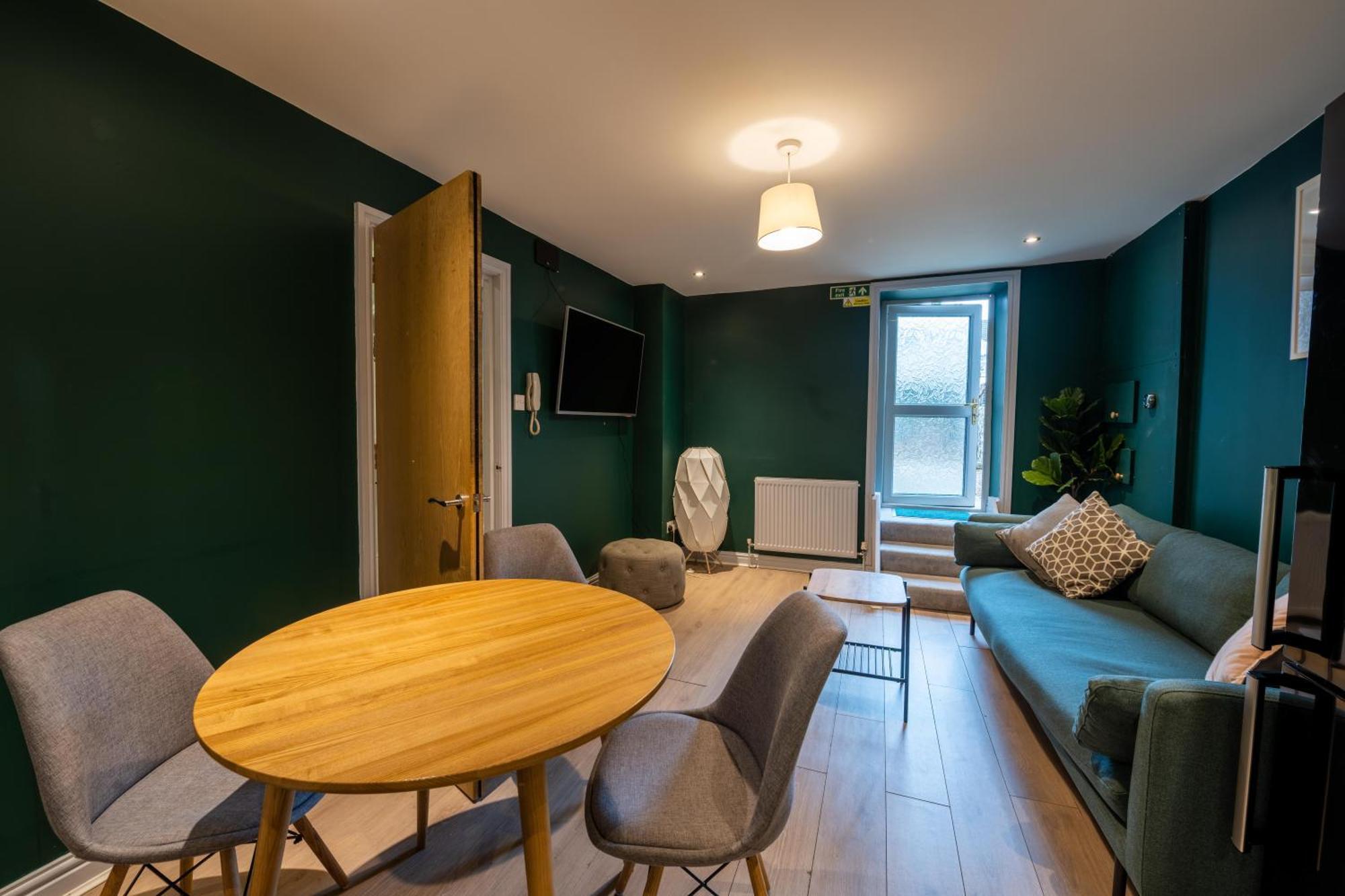 Aaron Wise - 17 Fitzhamon Apartments Cardiff Exterior photo